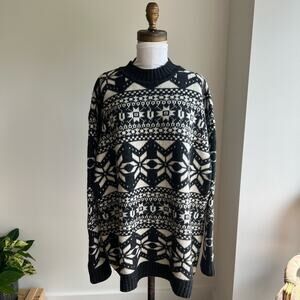 MENS 90’s VINTAGE VALENTINO JEANS ALPINE SWEATER BLACK AND WHITE